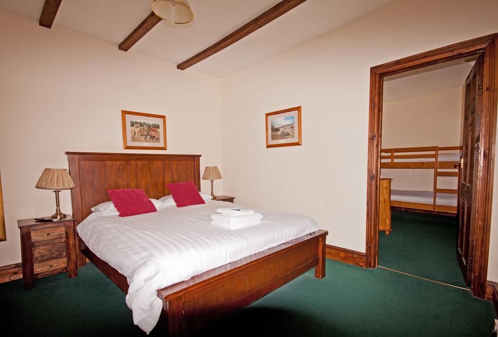 The White Hart Hotel Menheniot Oda fotoğraf
